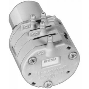 SPDT relay 13 and 17 psi with mounting clip